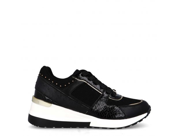 deportiva negra tachas1